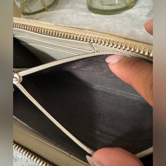 GIVEAWAY 🤍Gucci Canvas Sherry line Wallet🤍 - Picture 12 of 13
